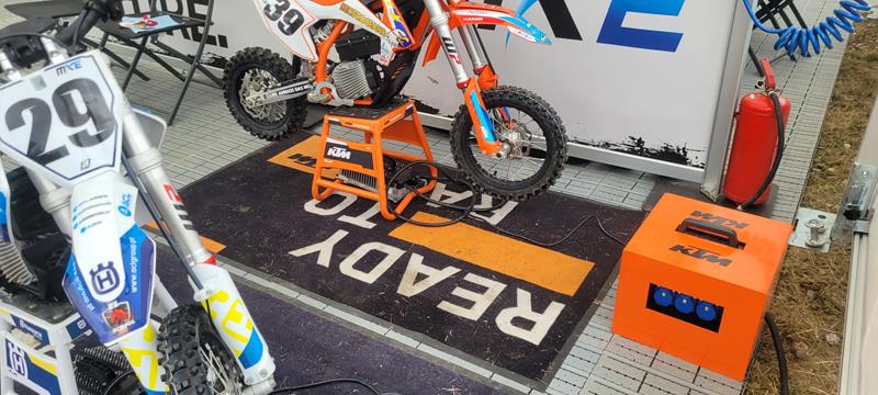 Dominancia techniky KTM v priamom prenose od OKR Moto